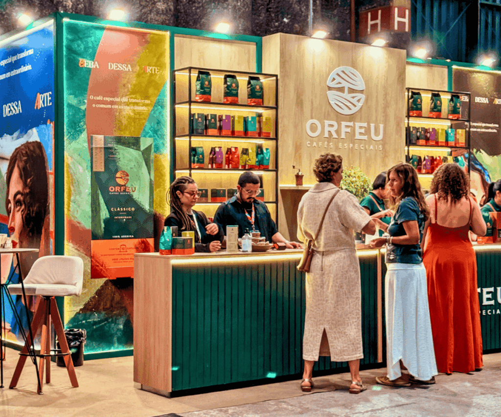 #9 - Brand Experience como as ativações de marca apoiam o engajamento com o público (2) Estande Orfeu Cafés - Brand Experience - Bench Comunicação